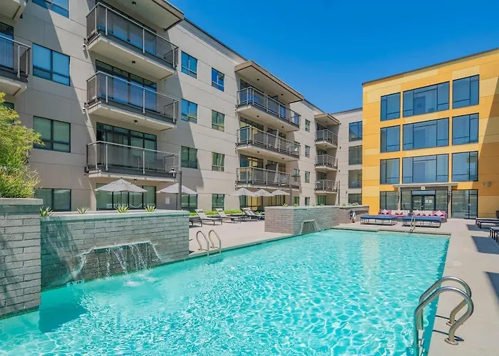 Apartment Dt Phx Balcony Wd Gym Pool & Parking