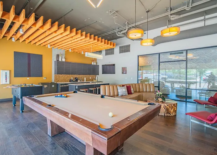 Apartment Dt Phx Balcony Wd Gym Pool & Parking