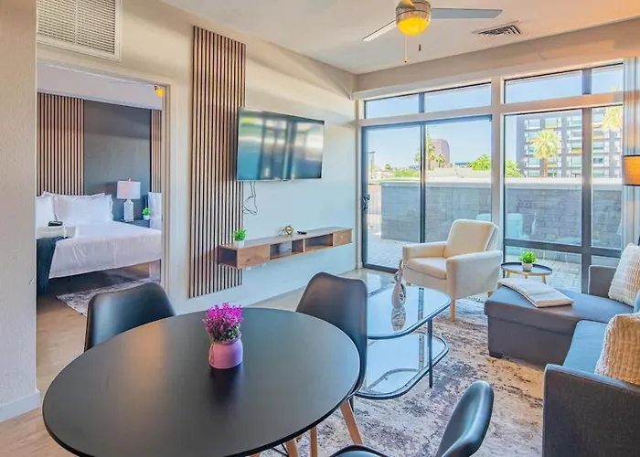 Apartment Dt Phx Balcony Wd Gym Pool & Parking